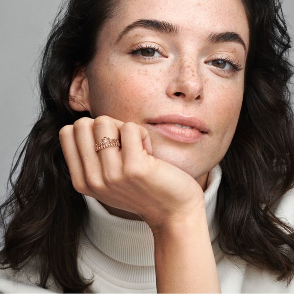 Pandora Princess Tiara Crown Ring - Picture 5 of 13